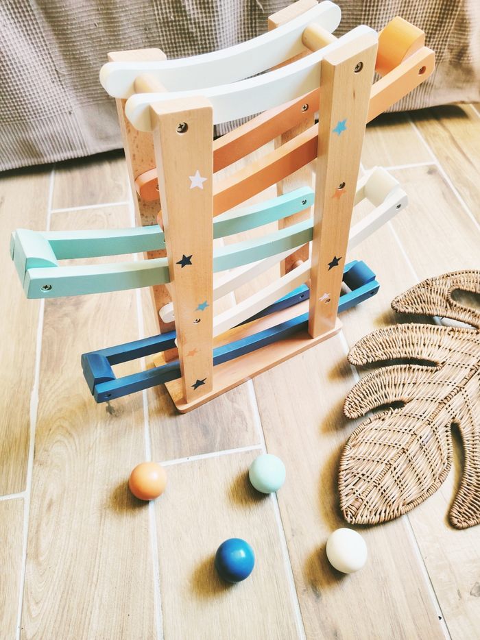 🚗Grand Toboggan/ descendeur rampe avec 4 boules en bois marque Vertbaudet - photo numéro 2