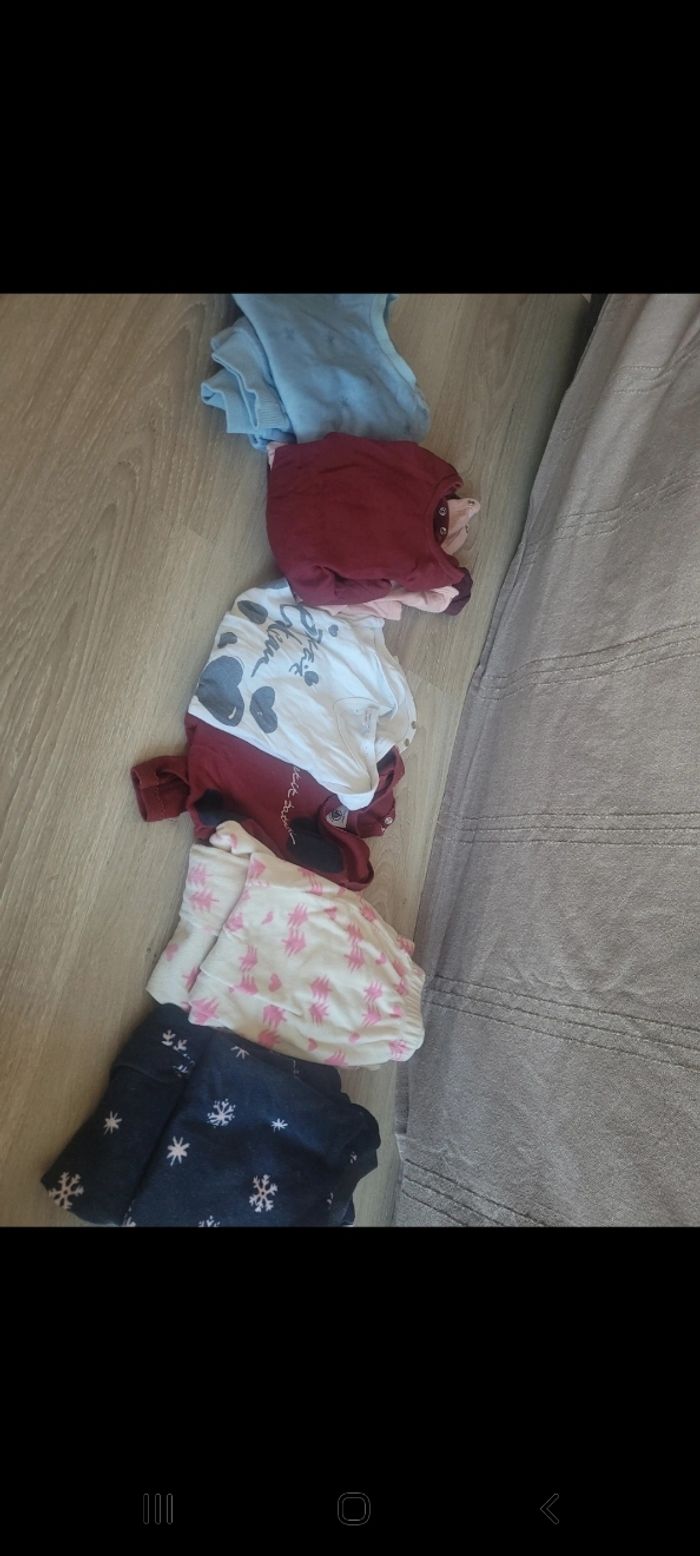 Lot pyjamas et bodies