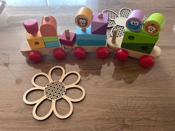 Train en bois à empiler
