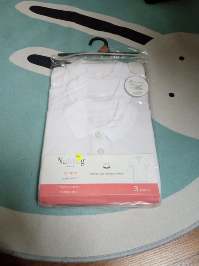 Lot 3 polos neufs 4 ans