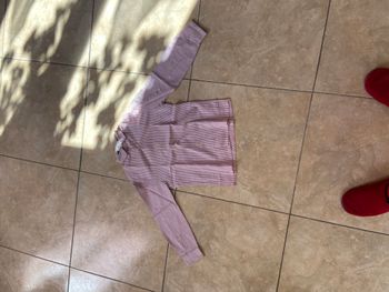 chemise à rayures rouge rosé