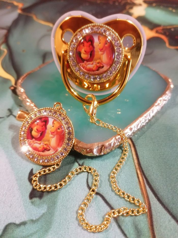 Sucette, tétine avec attache simba le roi lion - photo numéro 2