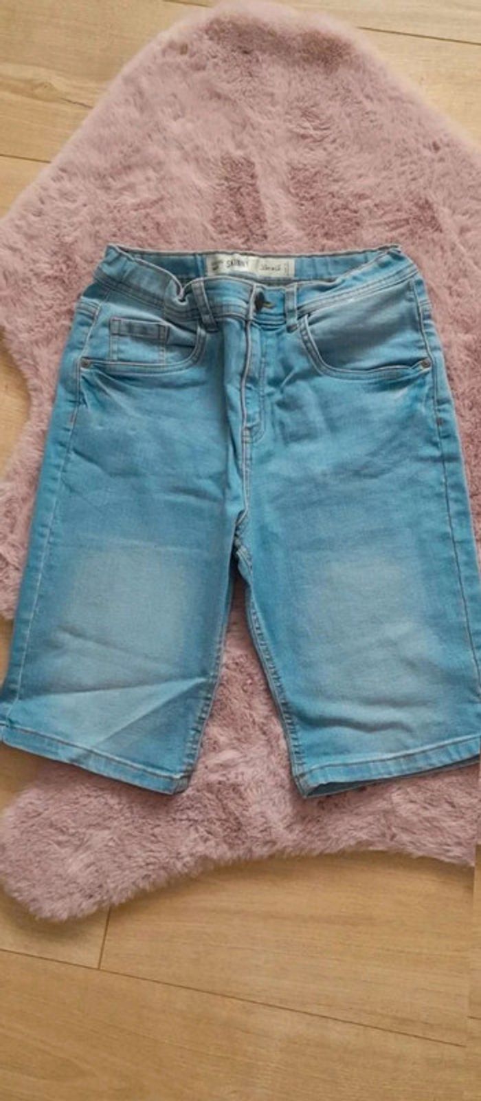 short jean réglable neuf 13/14 ans