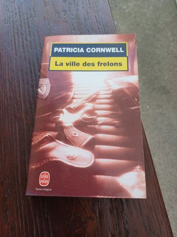 Livre la ville des frelons