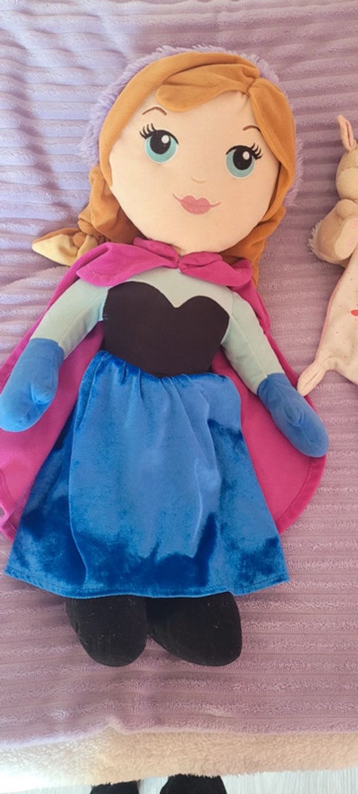 Superbe peluche grand format Anna la  reine des neiges environ 50 cm Disney - photo numéro 2