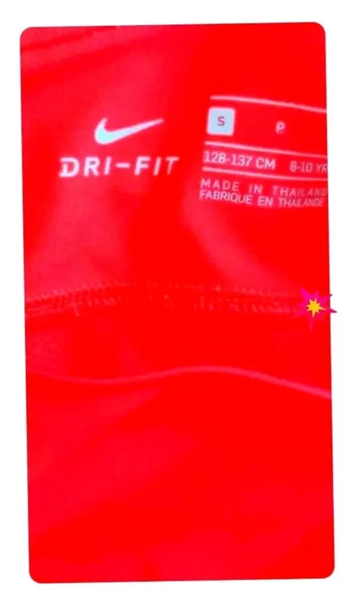 Tee-shirt rouge, PSG, très bon état, taille S ( enfant 8-10 ans), taille petit - photo numéro 2