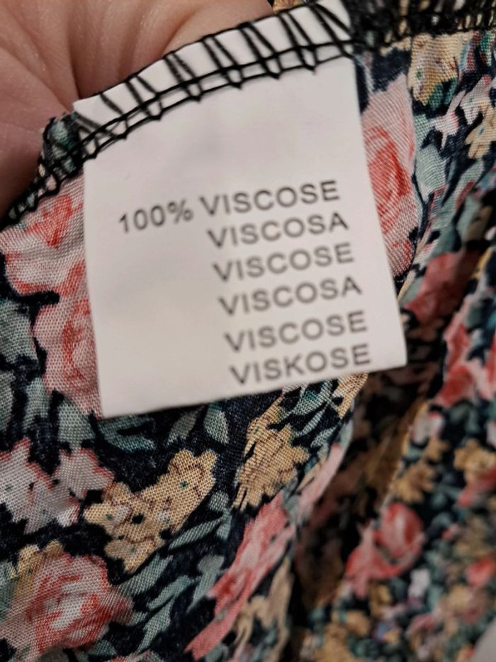 Robe v - photo numéro 3