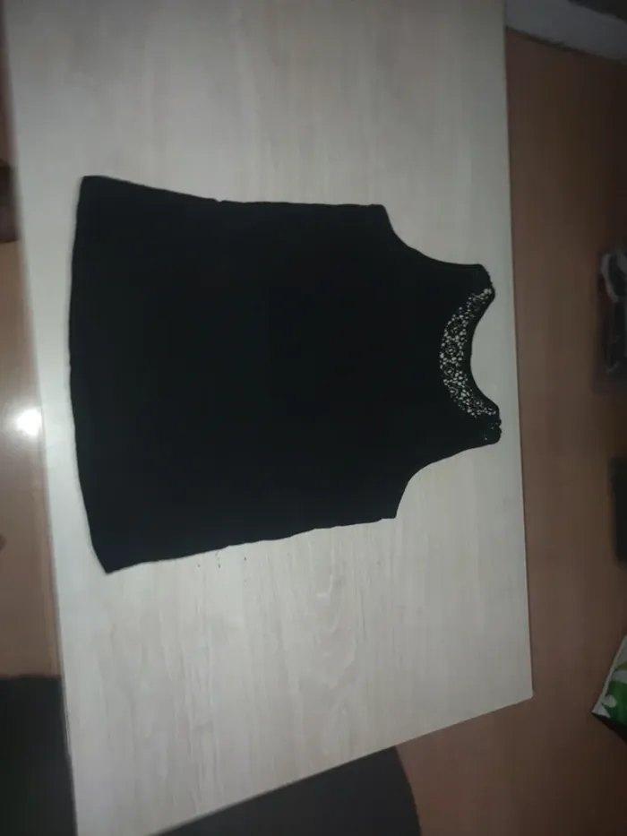 Débardeur noir dentelle au dos lh 14 ans