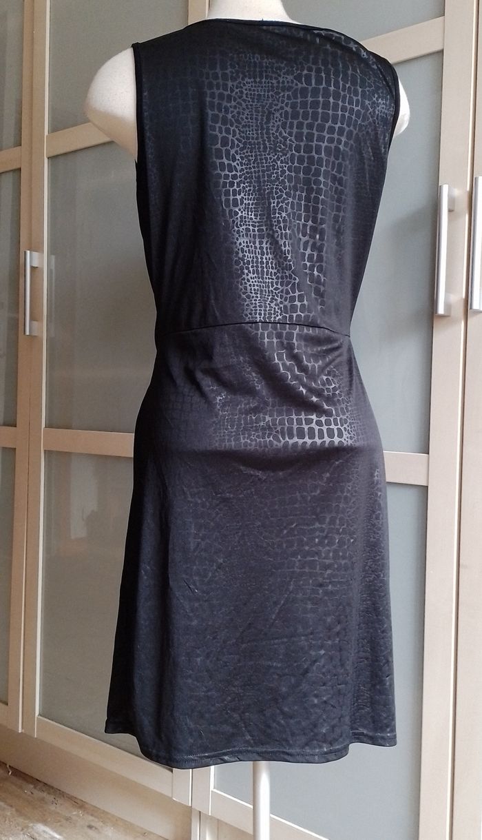 petite robe noire drapée Taille M - photo numéro 2