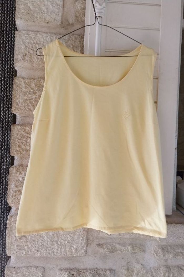 Débardeur taille 42/ 44 Pierbé,  jaune 2 euros