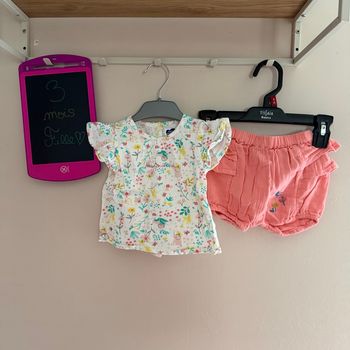 Ensemble d’été, blouse avec manches et short à froufrous - T3mois - Leclerc