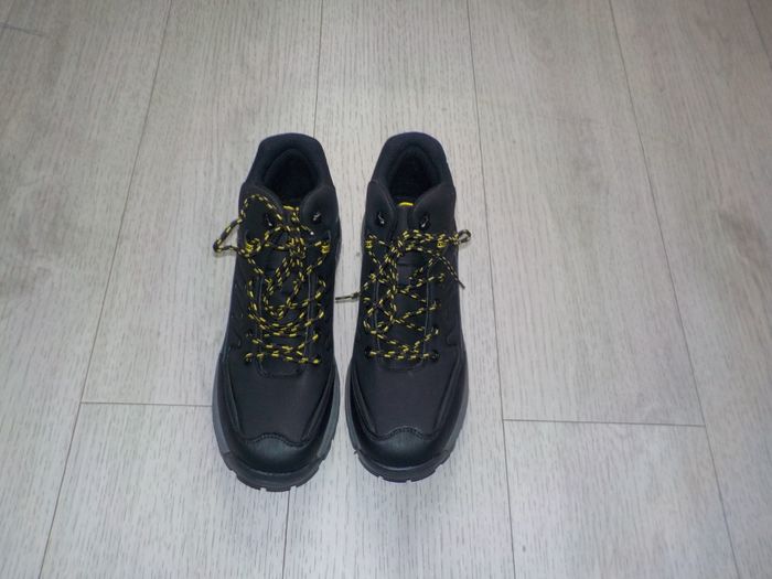 Chaussures de marche , P . 44