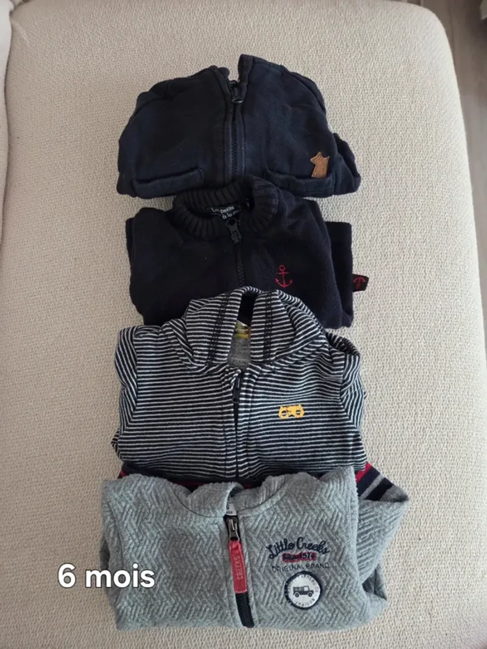 Lot 4 pulls zippé 6 mois