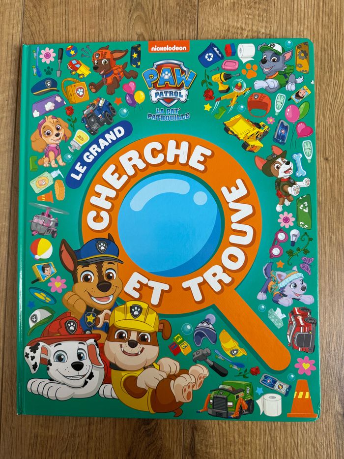 Grand livre cherche et trouve