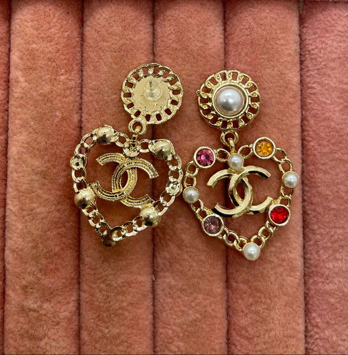 Boucles d’oreilles pendantes cœur dorées - photo numéro 10