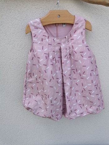 Robe bebe dans les tons parme et rose 18 mois neuve sans étiquette