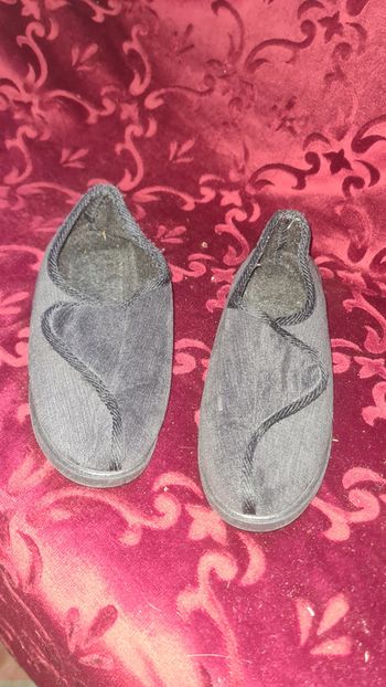 chausson A scratch pied large et sensible  T 41