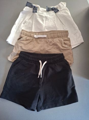 Lot fille de 3 shorts 4 ans