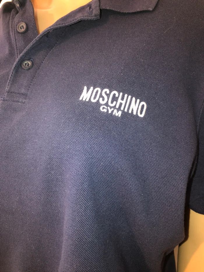 🌼Polo bleu Moschino🌼 - photo numéro 3