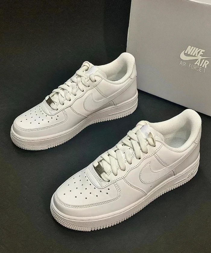 Nike Air Force 1 '07 taille 43 - photo numéro 3