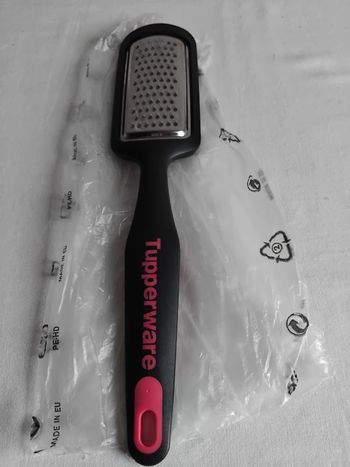 TUPPERWARE Neuf - Râpe tout