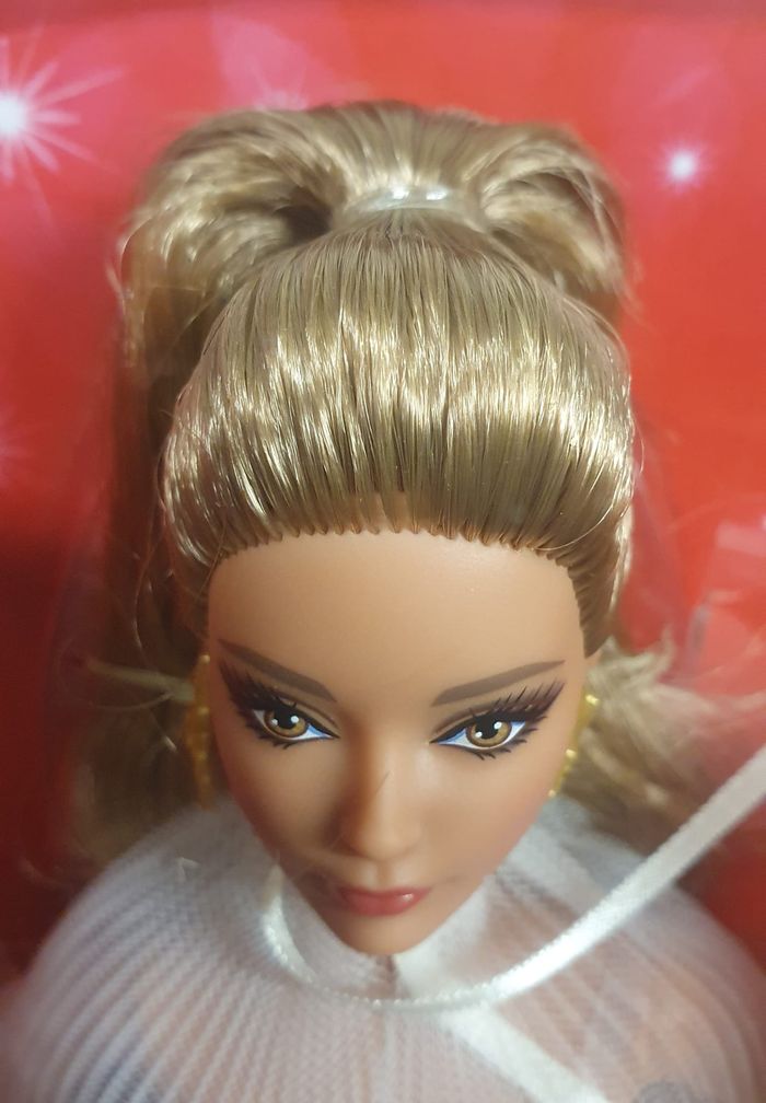 HJX06 Poupée Barbie des fêtes 2023, cadeau collector signature Barbie - photo numéro 8