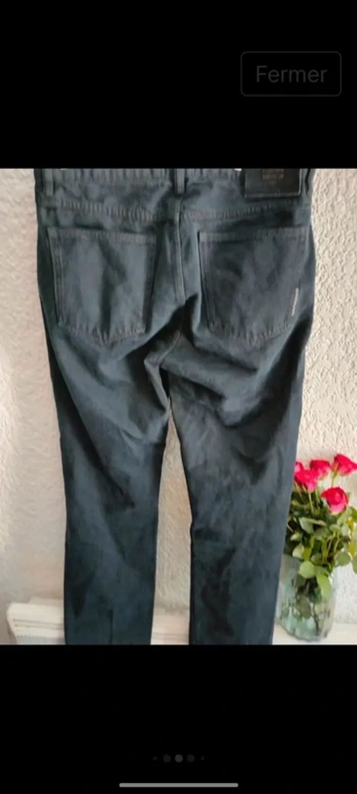 Jean noir droit T 42 - photo numéro 4