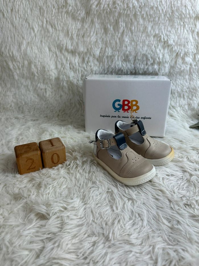 Paire de sandales GBB taille 20