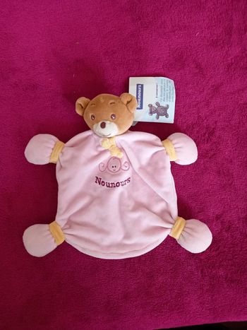 Doudou ourson avec motifs Nounours