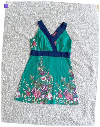 Robe fleurie verte Bunga à bretelles larges vintage cute old school