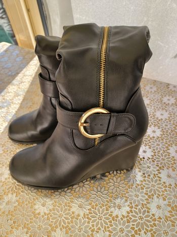 Bottes Anna Field en très bon état coloris noir taille 37 très peu portées.