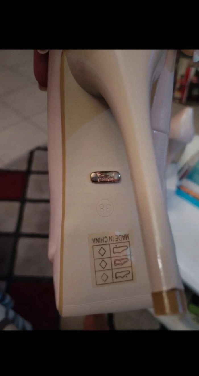 Très beau escarpins vernis à talons "Ideal" neuf - photo numéro 2