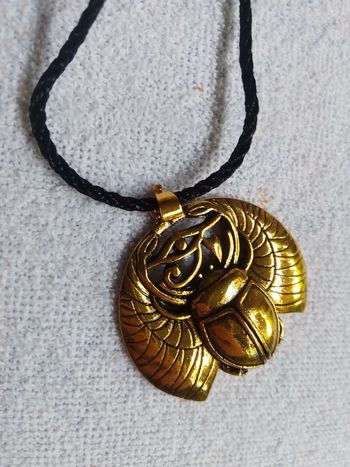 Collier pendentif scarabé