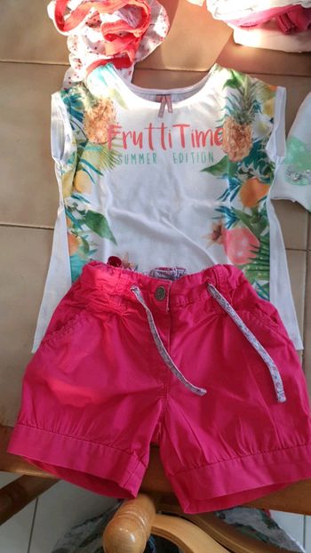 Tee shirt et short avec lien et elastique a.la taille 3 ans