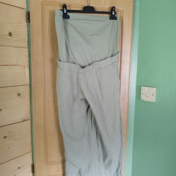 Beau pantalon de grossesse esmara