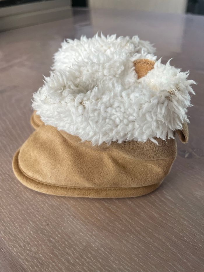 Chaussures / chaussons taille 3 mois - photo numéro 2