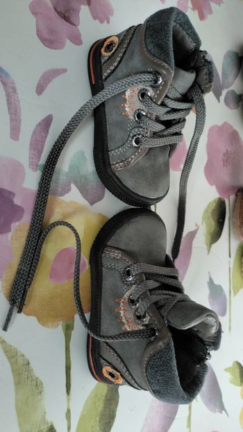 Paire de chaussures garçon