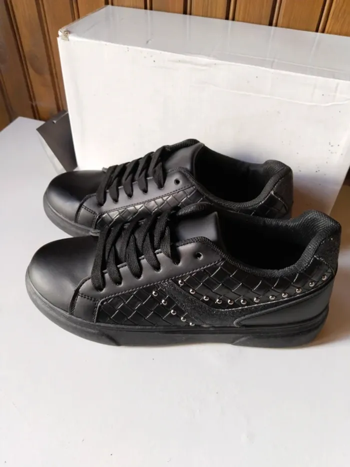 Jolies sneakers baskets femme pointure 36