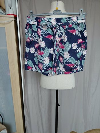 Très beau short femme T 44 eur 42