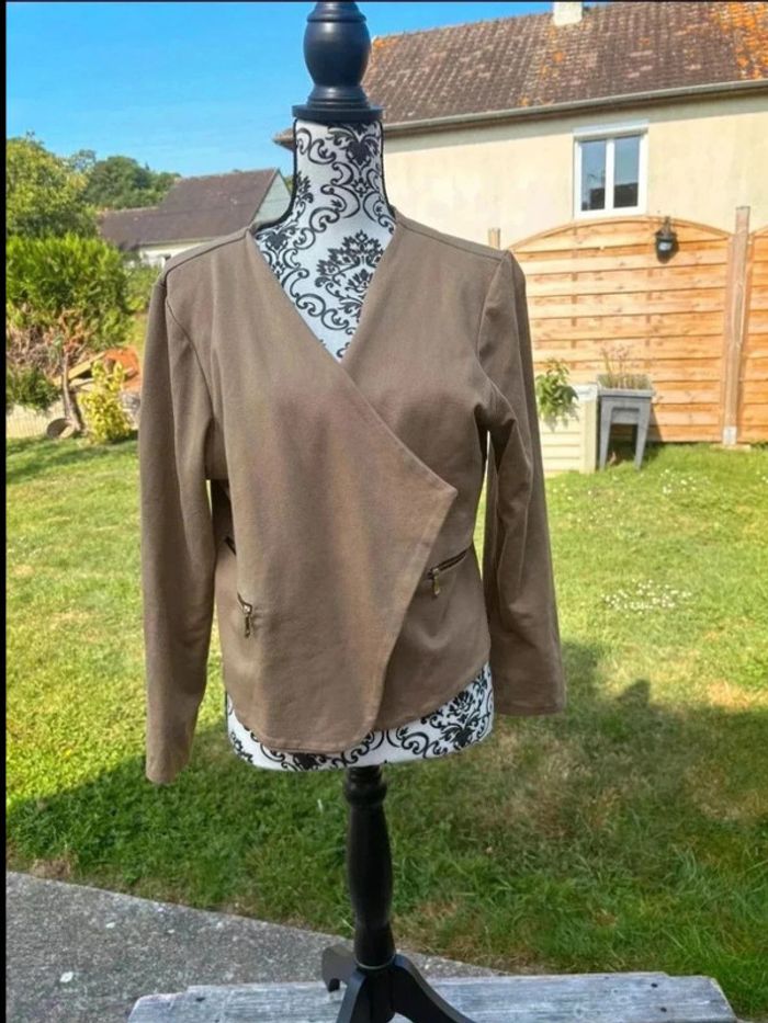 Élégance Minimaliste - Veste blazer Croisée Taupe Chic - photo numéro 3