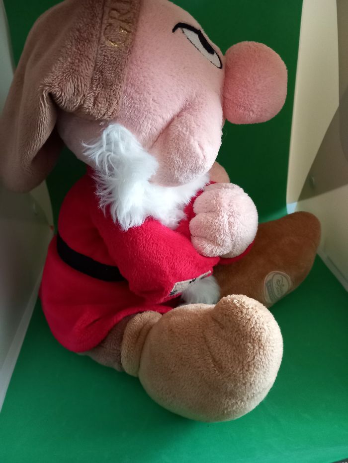 Peluche Disney Store GRINCHEUX un des 7 nains - photo numéro 3