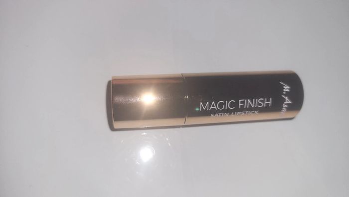 Rouge à lèvres nourrissant rose au fini satiné