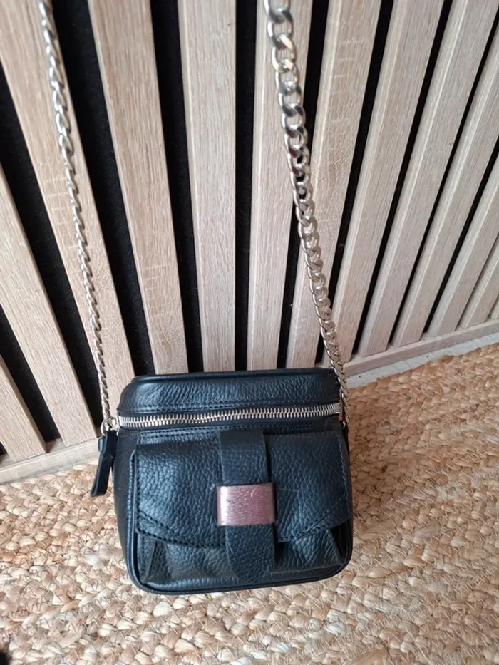 Petit sac noir bandoulière chaîne argentée. - photo numéro 11