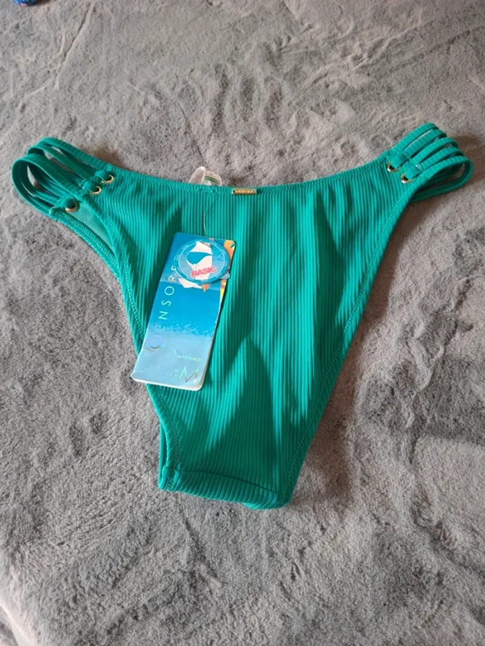 Ɓas de maillot de bain 👙 - photo numéro 2