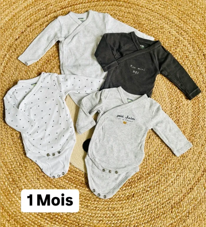 Lot 4 bodies 1 mois garçon