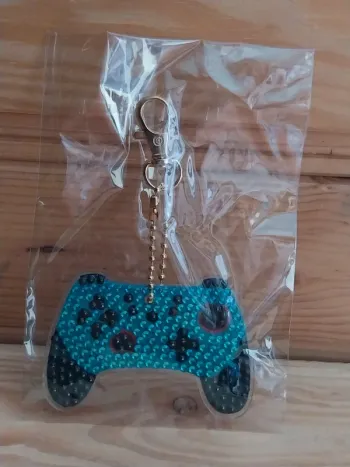Porte clé recto / verso manette de jeu 🕹 en Diamond painting