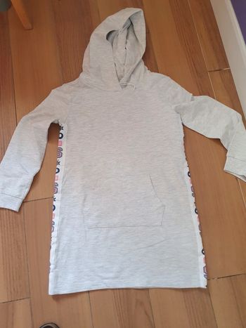 Pull à capuche long neuf - 128 cm
