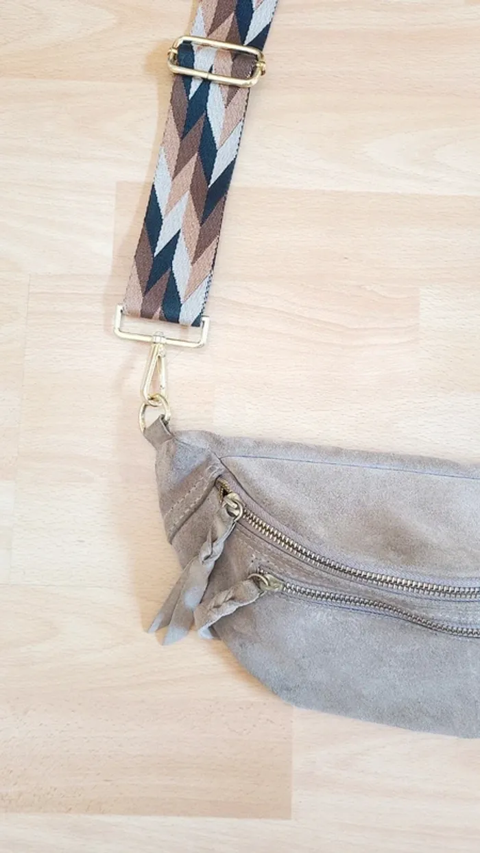 Banane en simili daim beige neuve - photo numéro 3