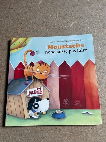 Moustache ne se laisse pas faire 