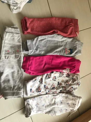 Lot de 6 jogging 12 mois fille kiabi  obaibi